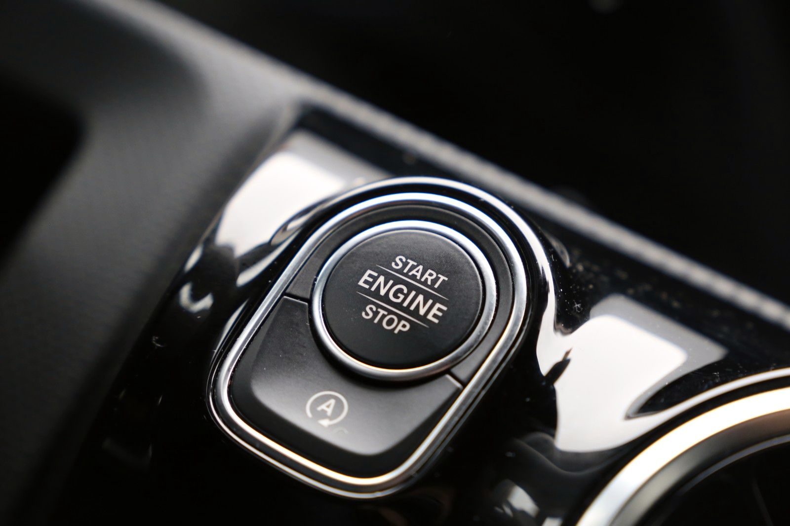 Fahrzeugabbildung Mercedes-Benz CLA 220d 2x AMG-LINE DISTR NIGHT 18" MBUX