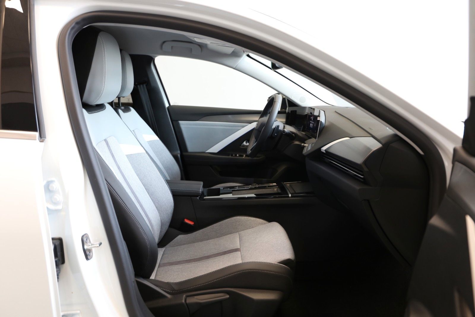 Fahrzeugabbildung Opel Astra 1.2  ELEGANCE  / KAMERA 180° LED APPLE