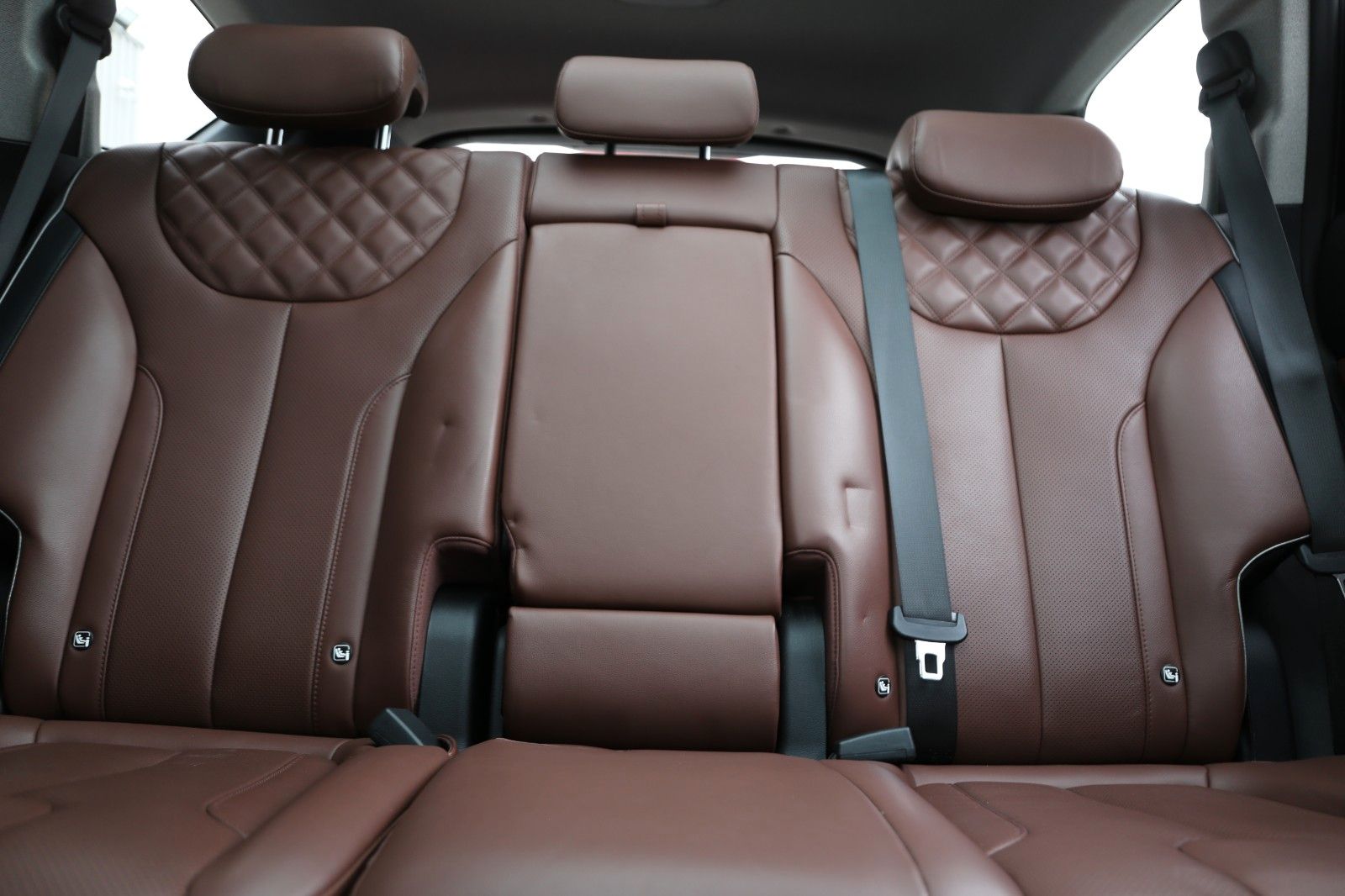 Fahrzeugabbildung Hyundai Santa Fe 1.6 T-GDI PREMIUM Hybrid 4WD KRELL PANO