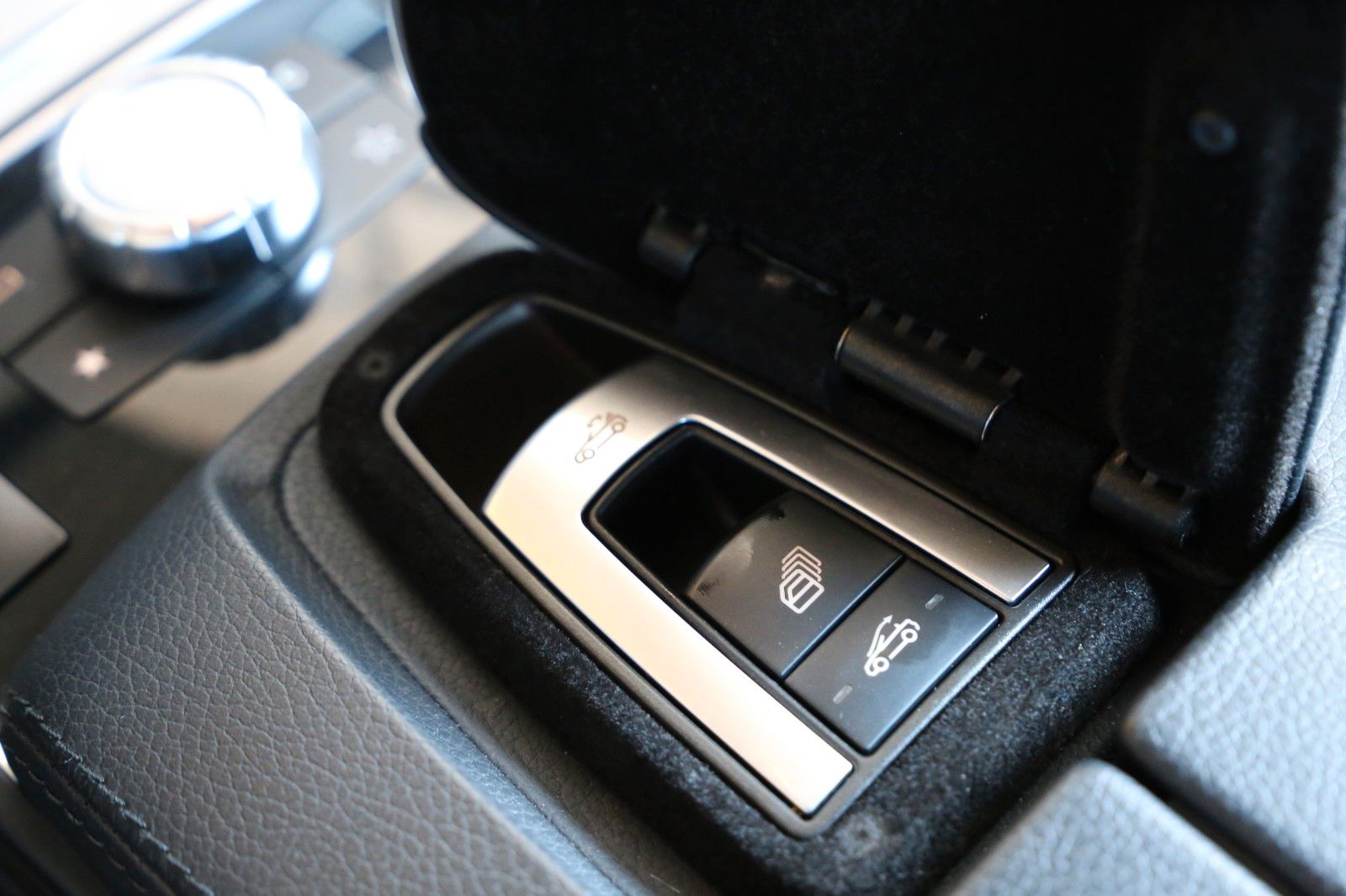 Fahrzeugabbildung Mercedes-Benz E 200 Cabrio*AVANTGARDE*NAV*PDC*18"