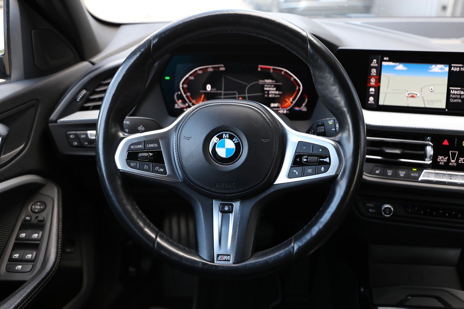 Fahrzeugabbildung BMW Lim. 118d M-Paket*LED*NAV*PDC*8x*SHADOW