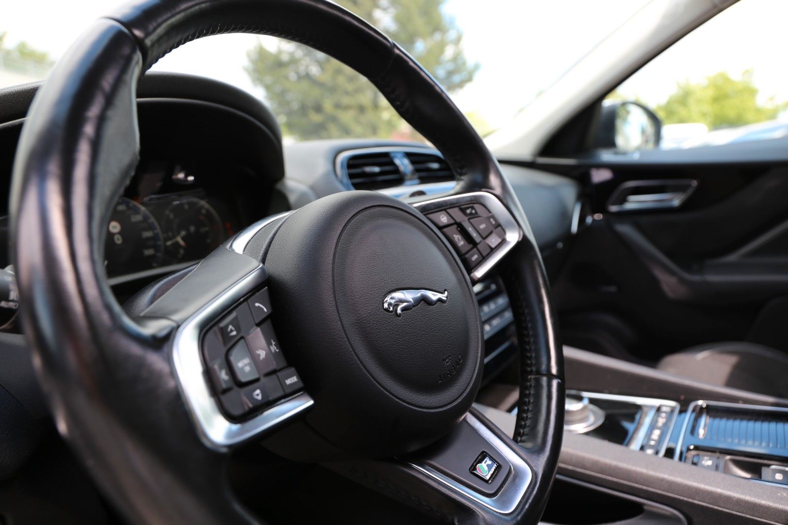Fahrzeugabbildung Jaguar F-PACE 3.0 V6 R-Sport AWD*NAVI*KAM*PANO*HEAD-UP*