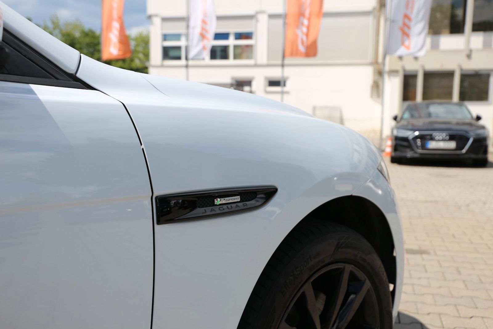 Fahrzeugabbildung Jaguar F-PACE 3.0 V6 R-Sport AWD*NAVI*KAM*PANO*HEAD-UP*