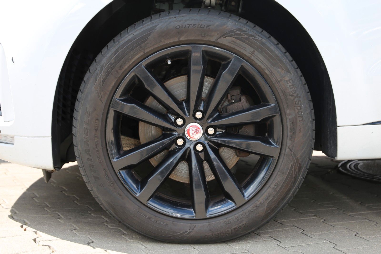 Fahrzeugabbildung Jaguar F-PACE 3.0 V6 R-Sport AWD*NAVI*KAM*PANO*HEAD-UP*