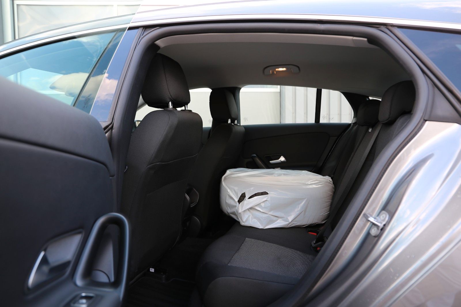Fahrzeugabbildung Mercedes-Benz CLA 200d SB*MBUX*PDC*