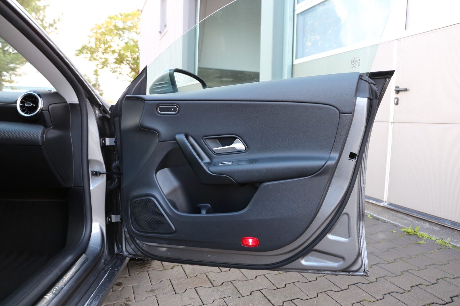 Fahrzeugabbildung Mercedes-Benz CLA 200d SB*MBUX*PDC*
