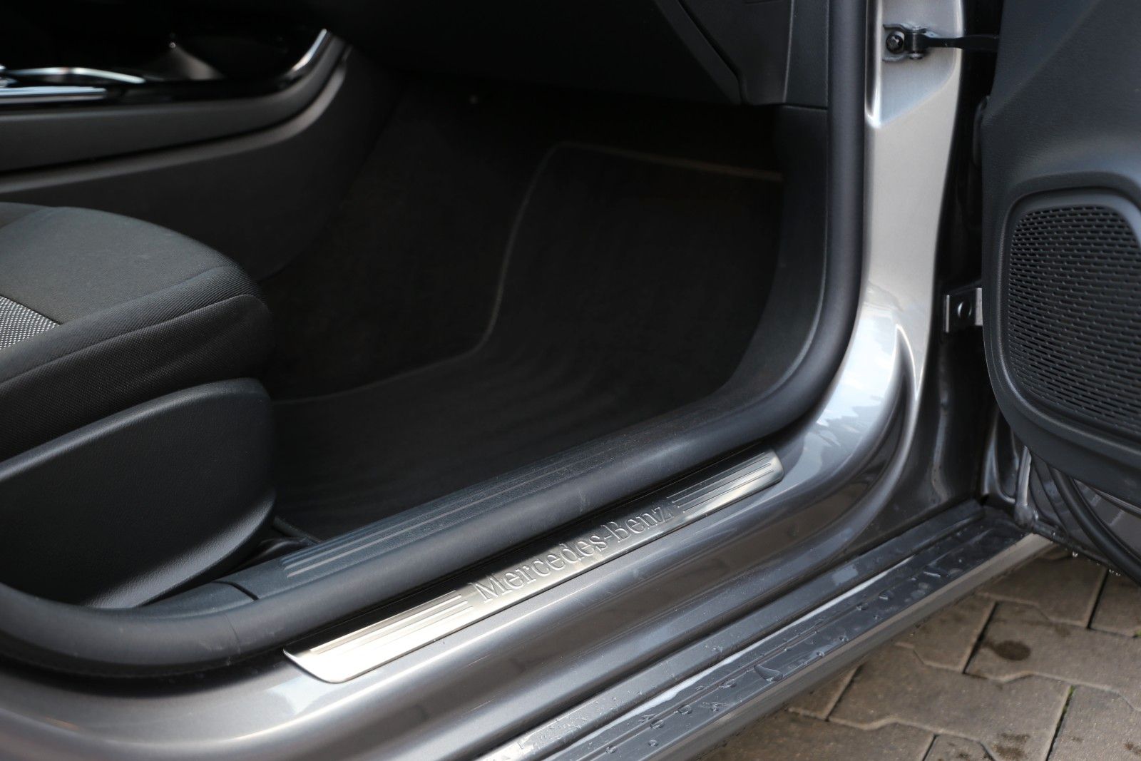 Fahrzeugabbildung Mercedes-Benz CLA 200d SB*MBUX*PDC*