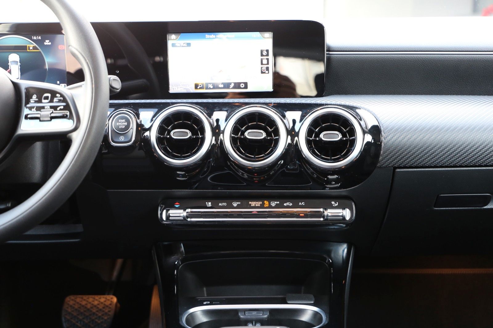 Fahrzeugabbildung Mercedes-Benz CLA 200d SB*MBUX*PDC*