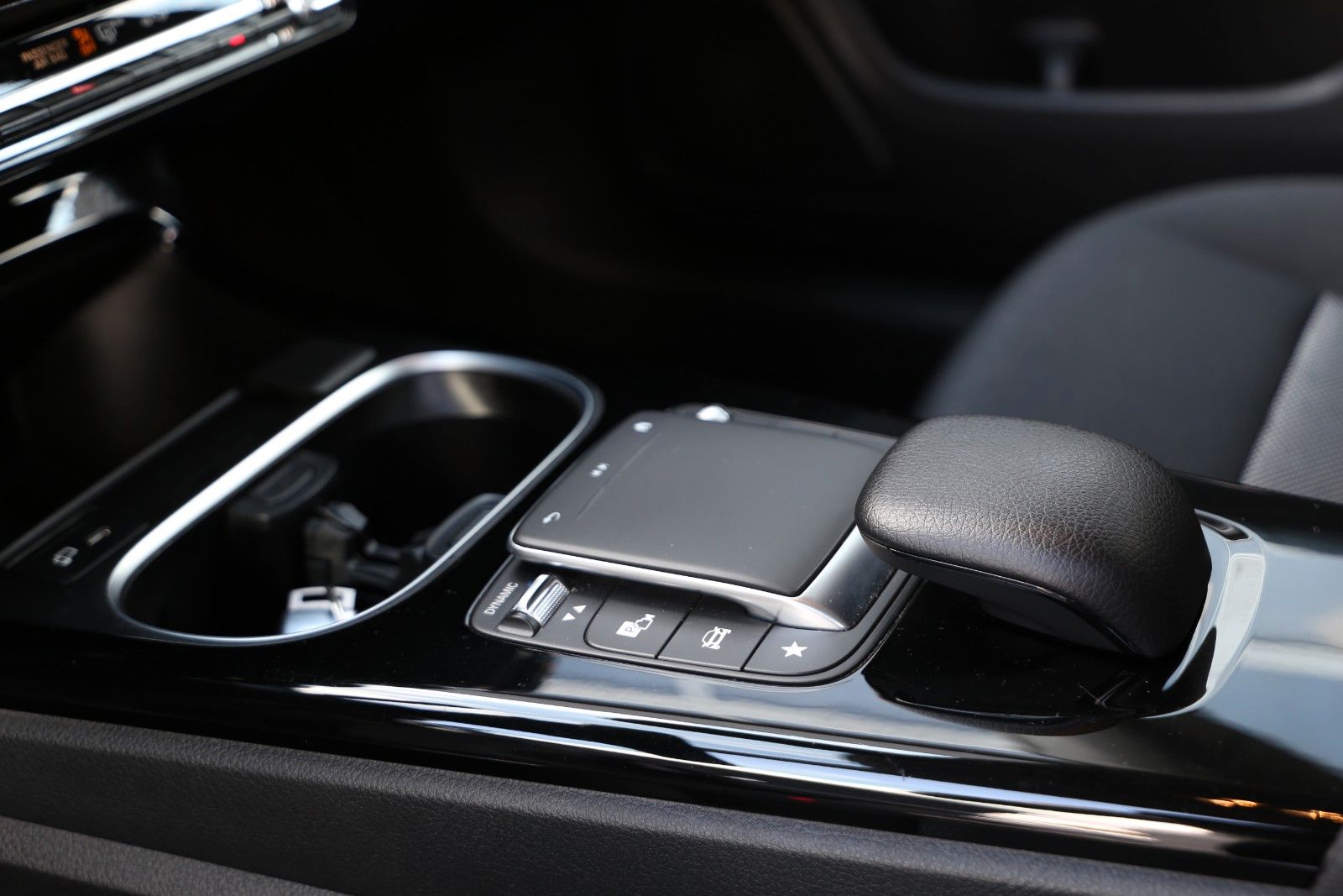 Fahrzeugabbildung Mercedes-Benz CLA 200d SB*MBUX*PDC*