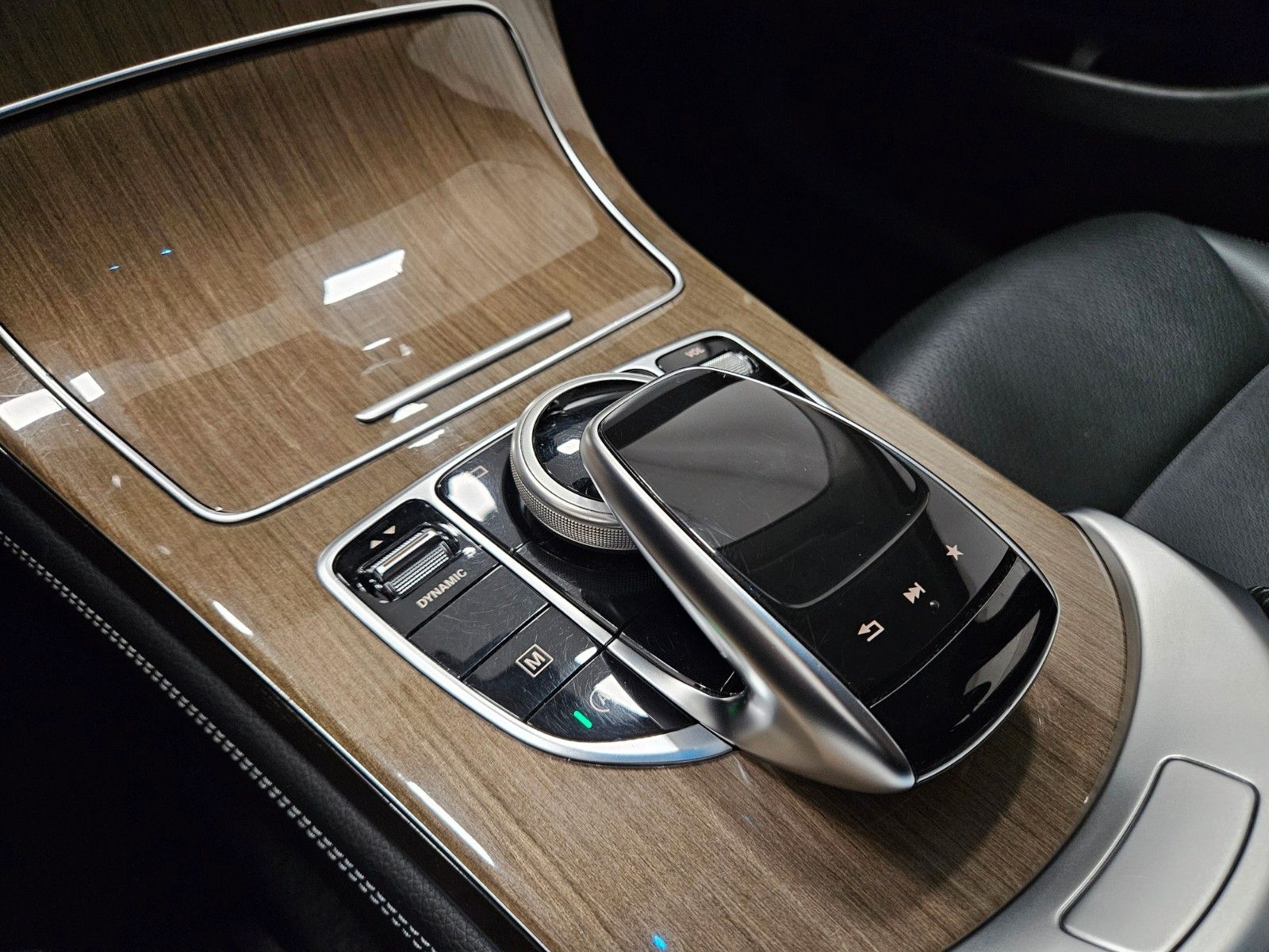 Fahrzeugabbildung Mercedes-Benz GLC 220 d 4Matic*PARK*KEYLESS