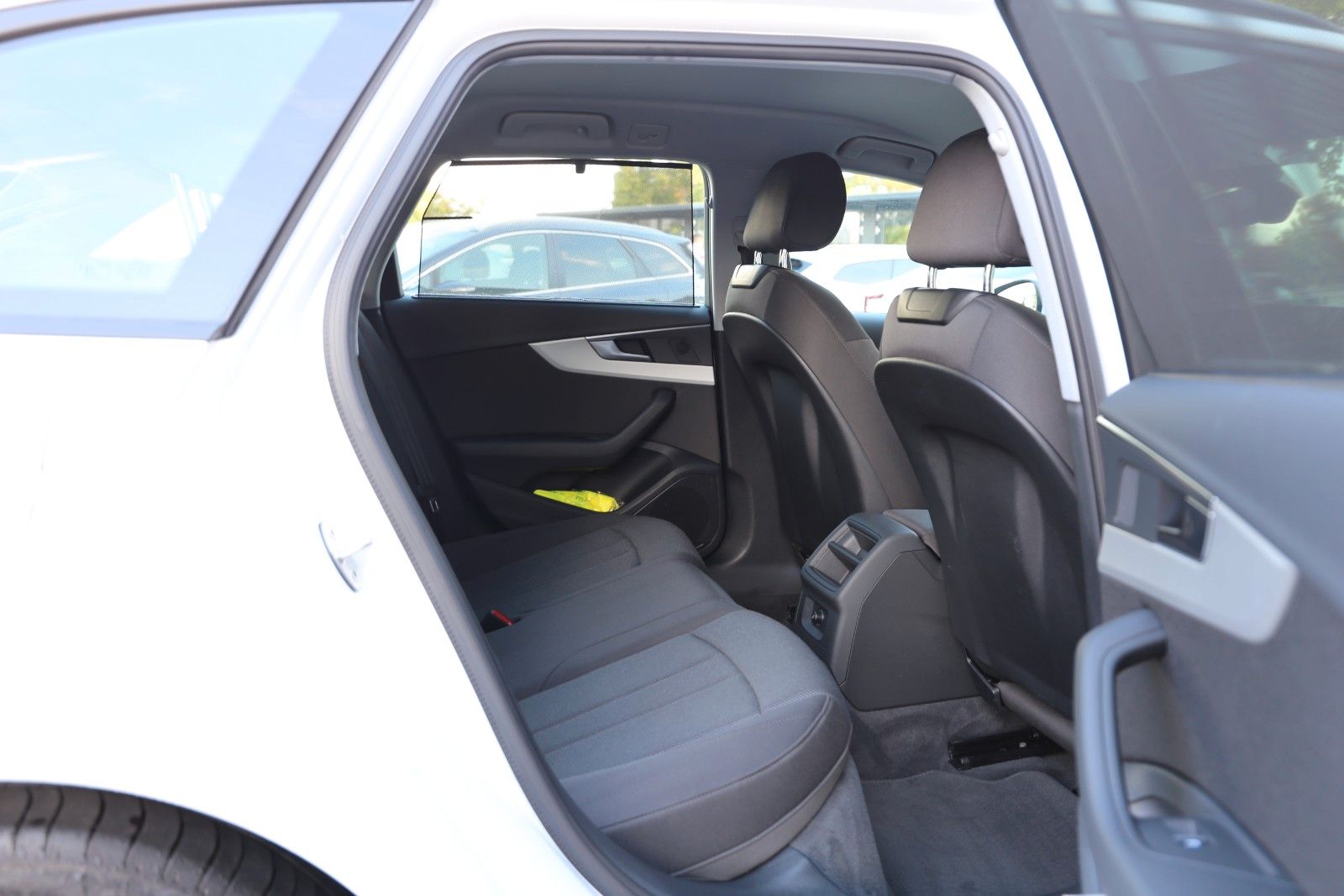Fahrzeugabbildung Audi A4 Avant 30 TDI*Navi*Klima*Sitzhz.*Park-Assist