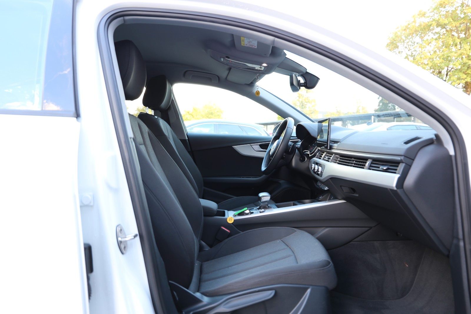 Fahrzeugabbildung Audi A4 Avant 30 TDI*Navi*Klima*Sitzhz.*Park-Assist