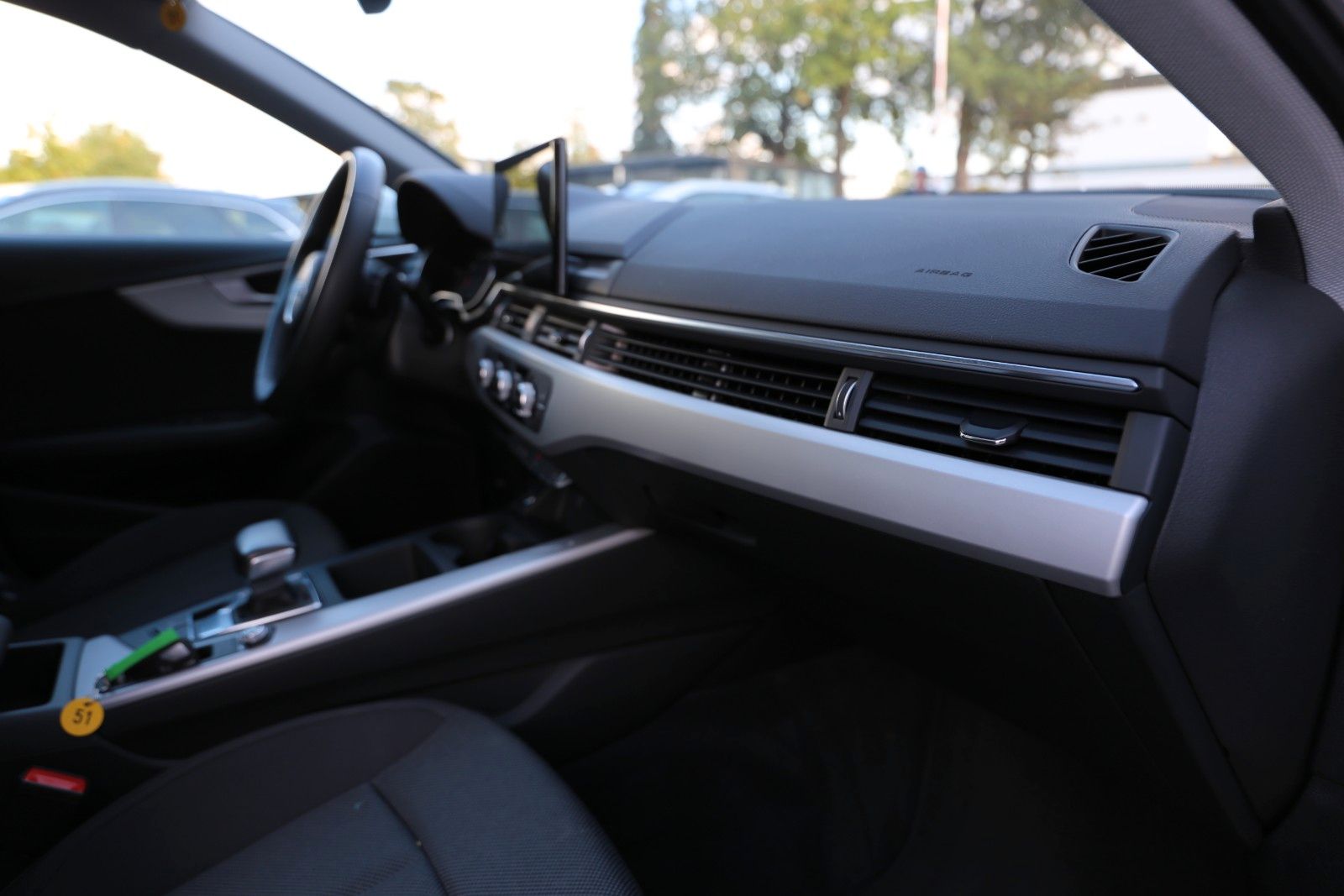 Fahrzeugabbildung Audi A4 Avant 30 TDI*Navi*Klima*Sitzhz.*Park-Assist