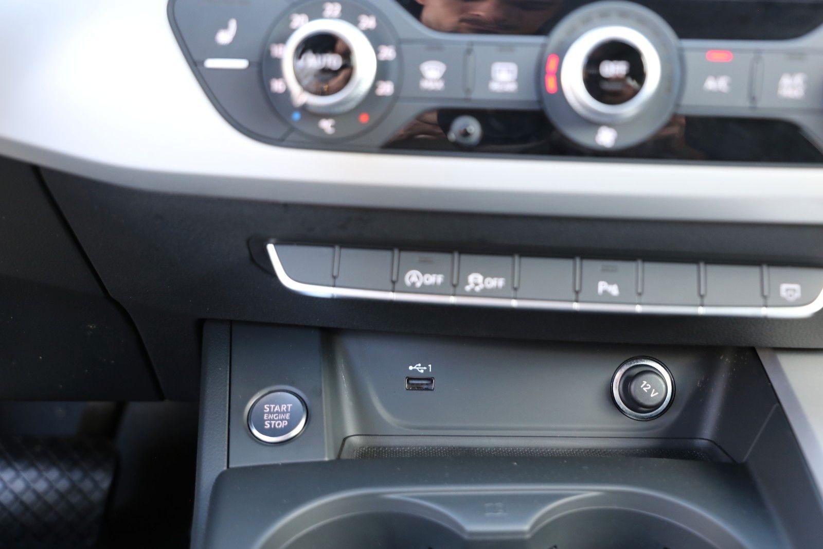 Fahrzeugabbildung Audi A4 Avant 30 TDI*Navi*Klima*Sitzhz.*Park-Assist