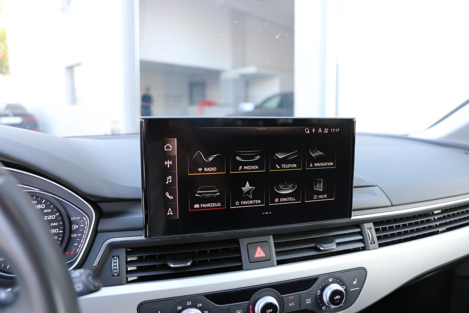Fahrzeugabbildung Audi A4 Avant 30 TDI*Navi*Klima*Sitzhz.*Park-Assist