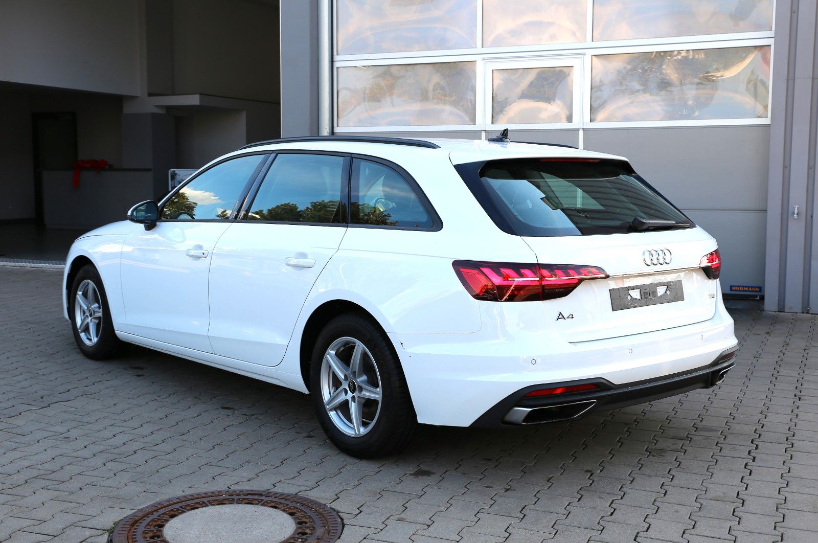 Fahrzeugabbildung Audi A4 Avant 30 TDI*Navi*Klima*Sitzhz.*Park-Assist