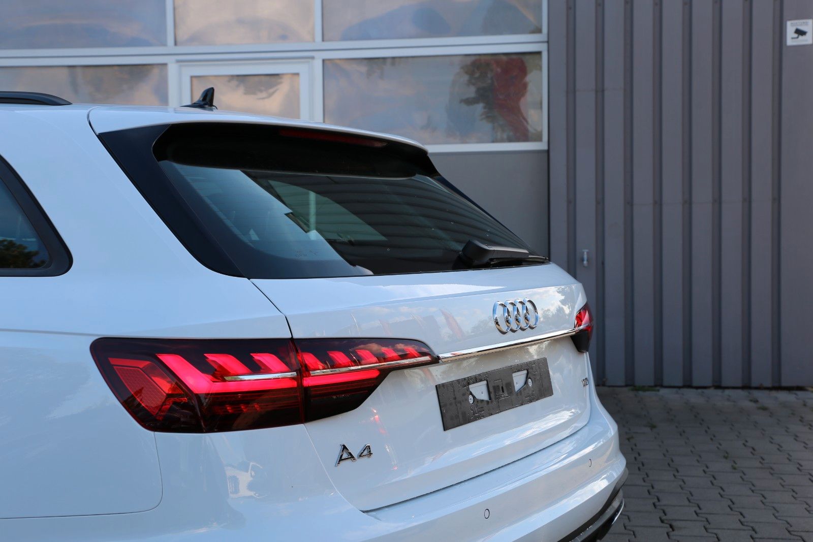 Fahrzeugabbildung Audi A4 Avant 30 TDI*Navi*Klima*Sitzhz.*Park-Assist