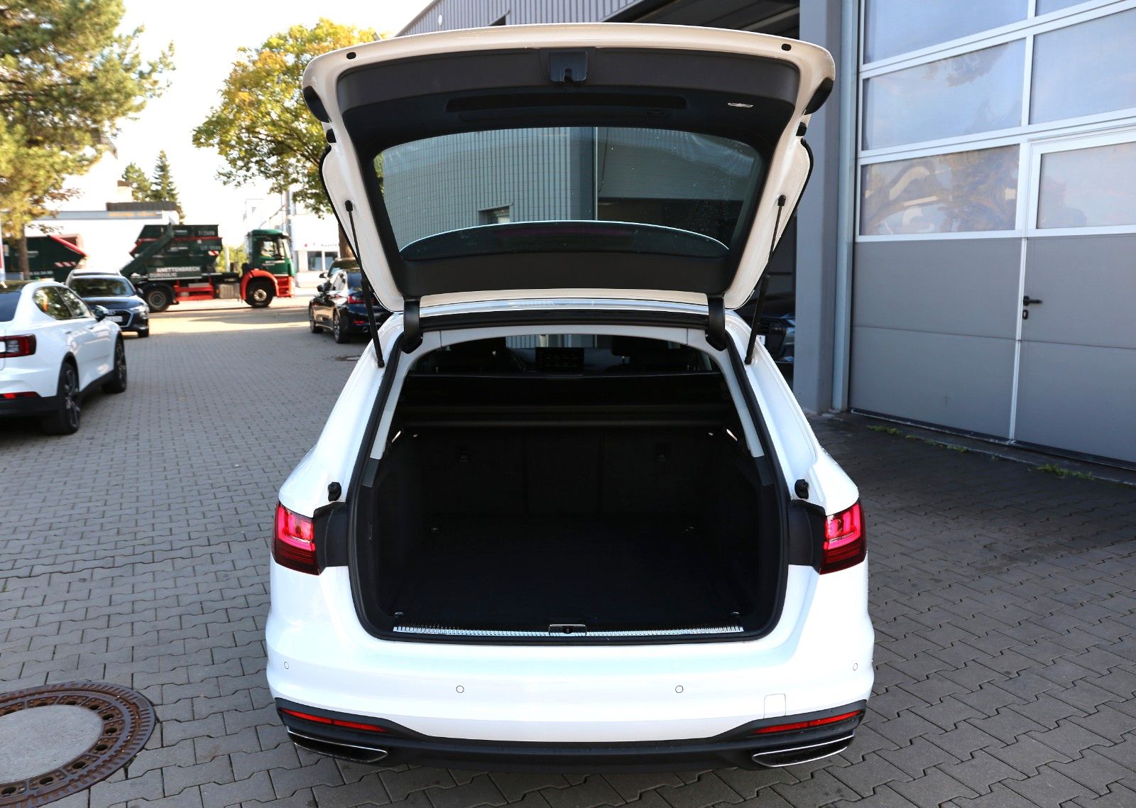 Fahrzeugabbildung Audi A4 Avant 30 TDI*Navi*Klima*Sitzhz.*Park-Assist