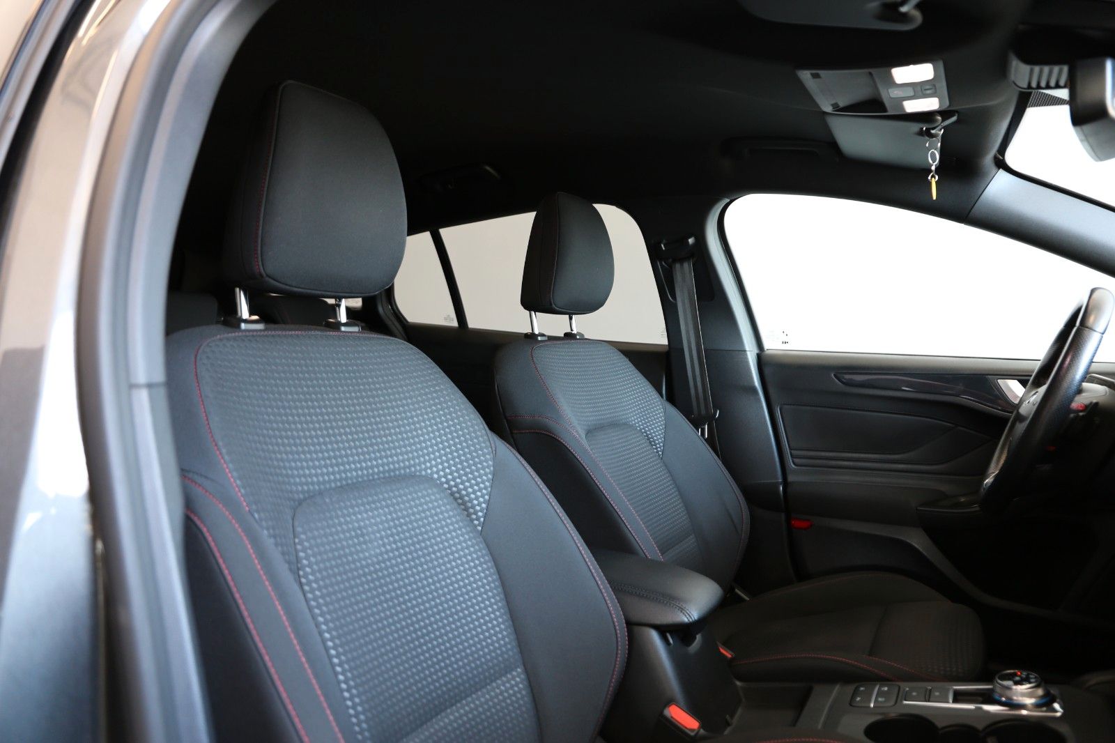 Fahrzeugabbildung Ford Focus Turnier 2.0 ST-Line LED