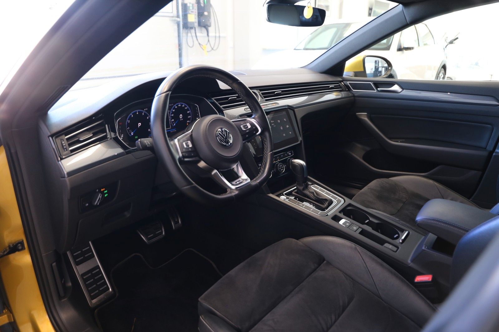 Fahrzeugabbildung Volkswagen Arteon 2.0 TSI OPF DSG R-LINE