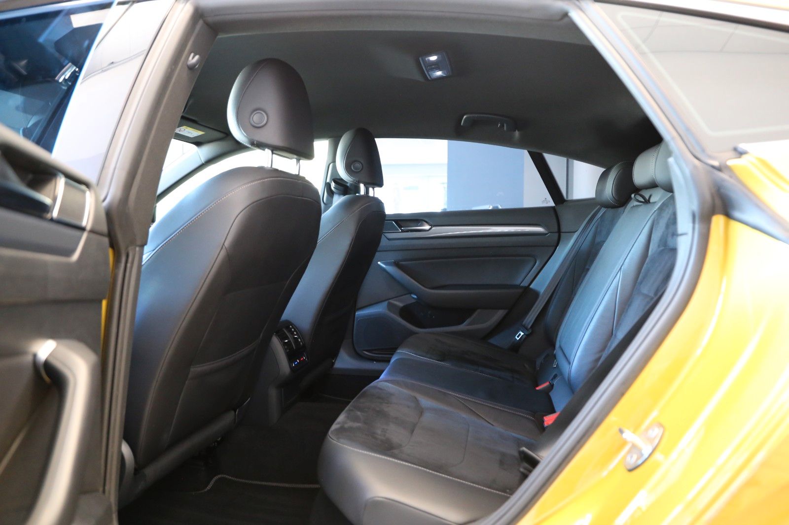 Fahrzeugabbildung Volkswagen Arteon 2.0 TSI OPF DSG R-LINE