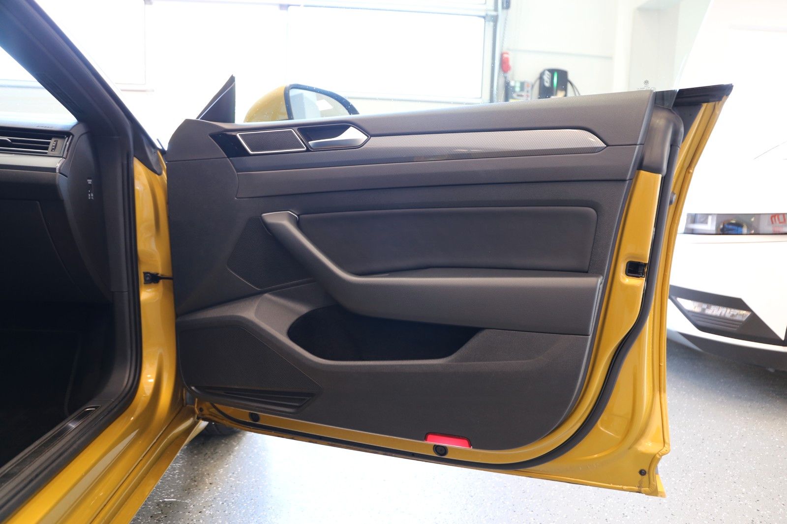 Fahrzeugabbildung Volkswagen Arteon 2.0 TSI OPF DSG R-LINE