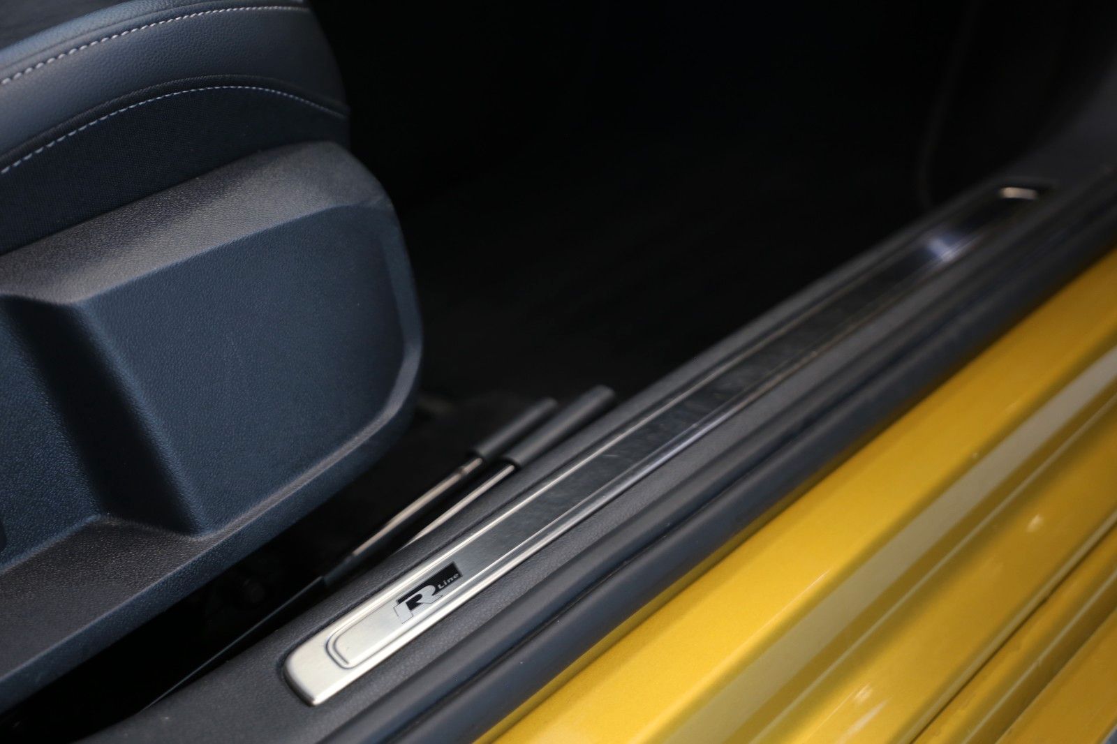 Fahrzeugabbildung Volkswagen Arteon 2.0 TSI OPF DSG R-LINE