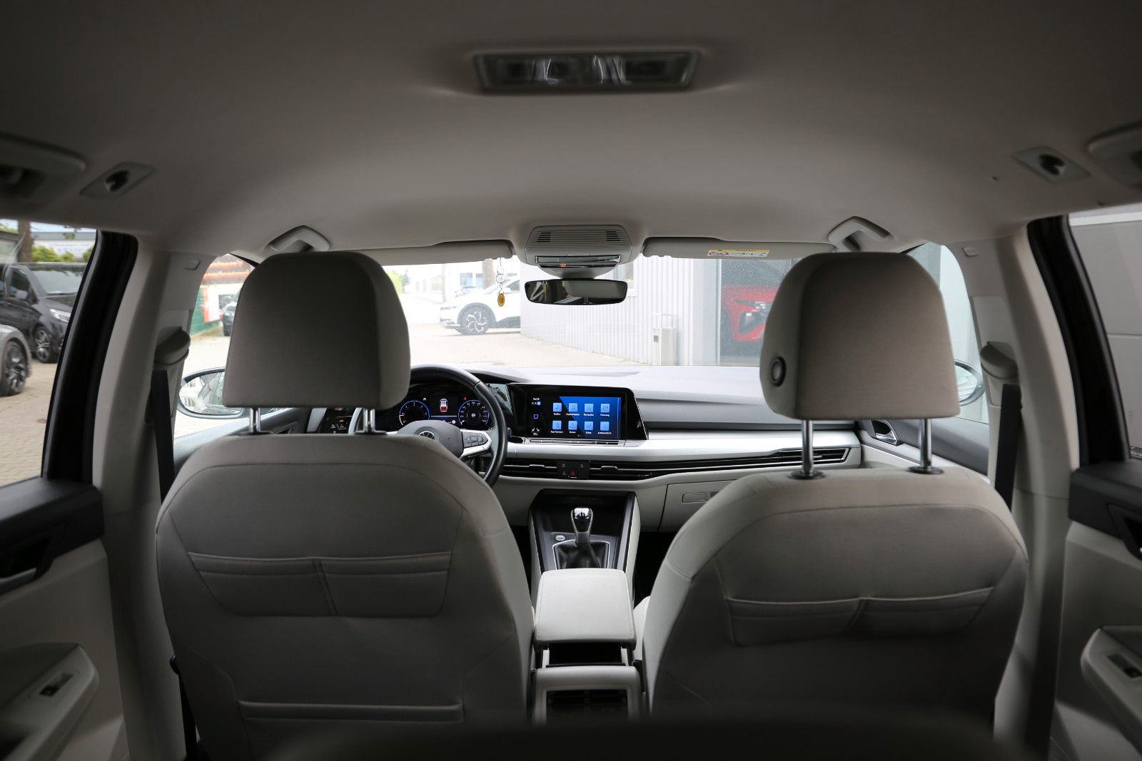 Fahrzeugabbildung Volkswagen Golf VIII 2.0 TDI Variant Life *MATRIX*IQ
