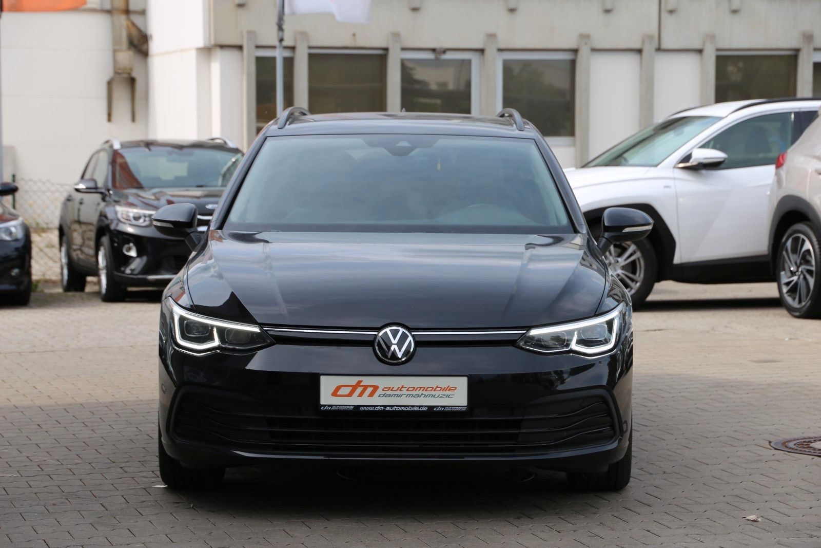 Fahrzeugabbildung Volkswagen Golf VIII 2.0 TDI Variant Life *MATRIX*IQ