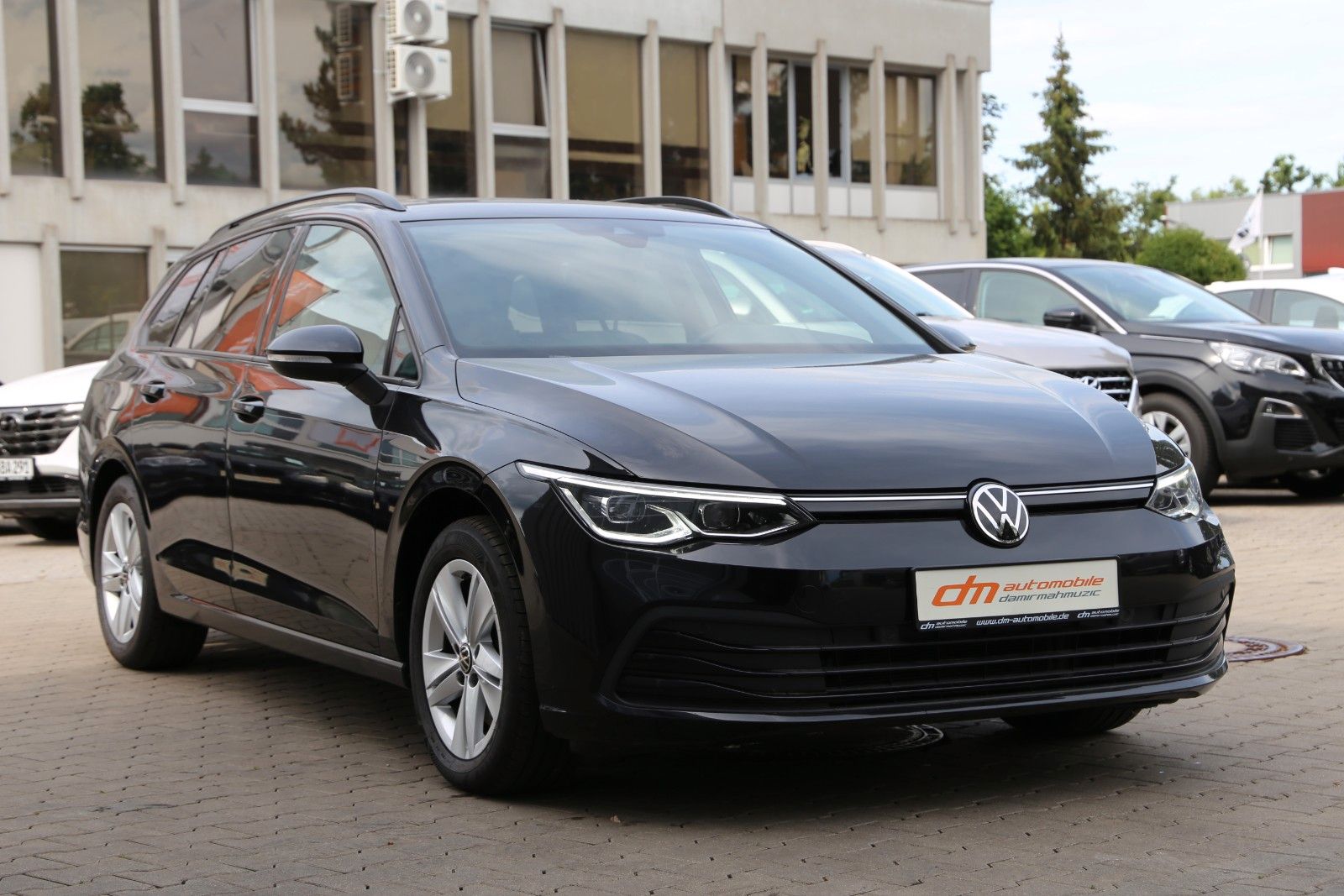 Fahrzeugabbildung Volkswagen Golf VIII 2.0 TDI Variant Life *MATRIX*IQ
