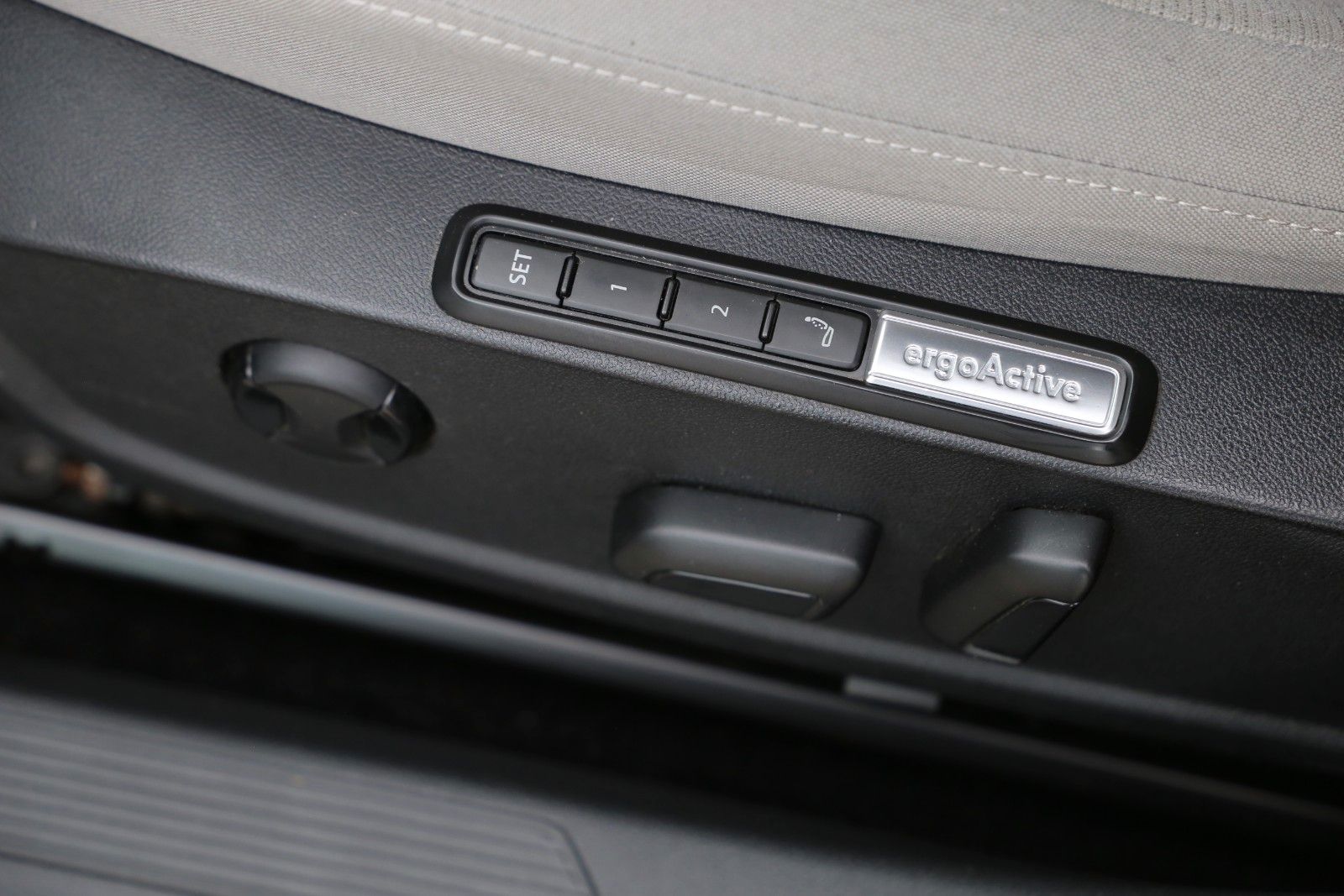 Fahrzeugabbildung Volkswagen Golf VIII 2.0 TDI Variant Life *MATRIX*IQ
