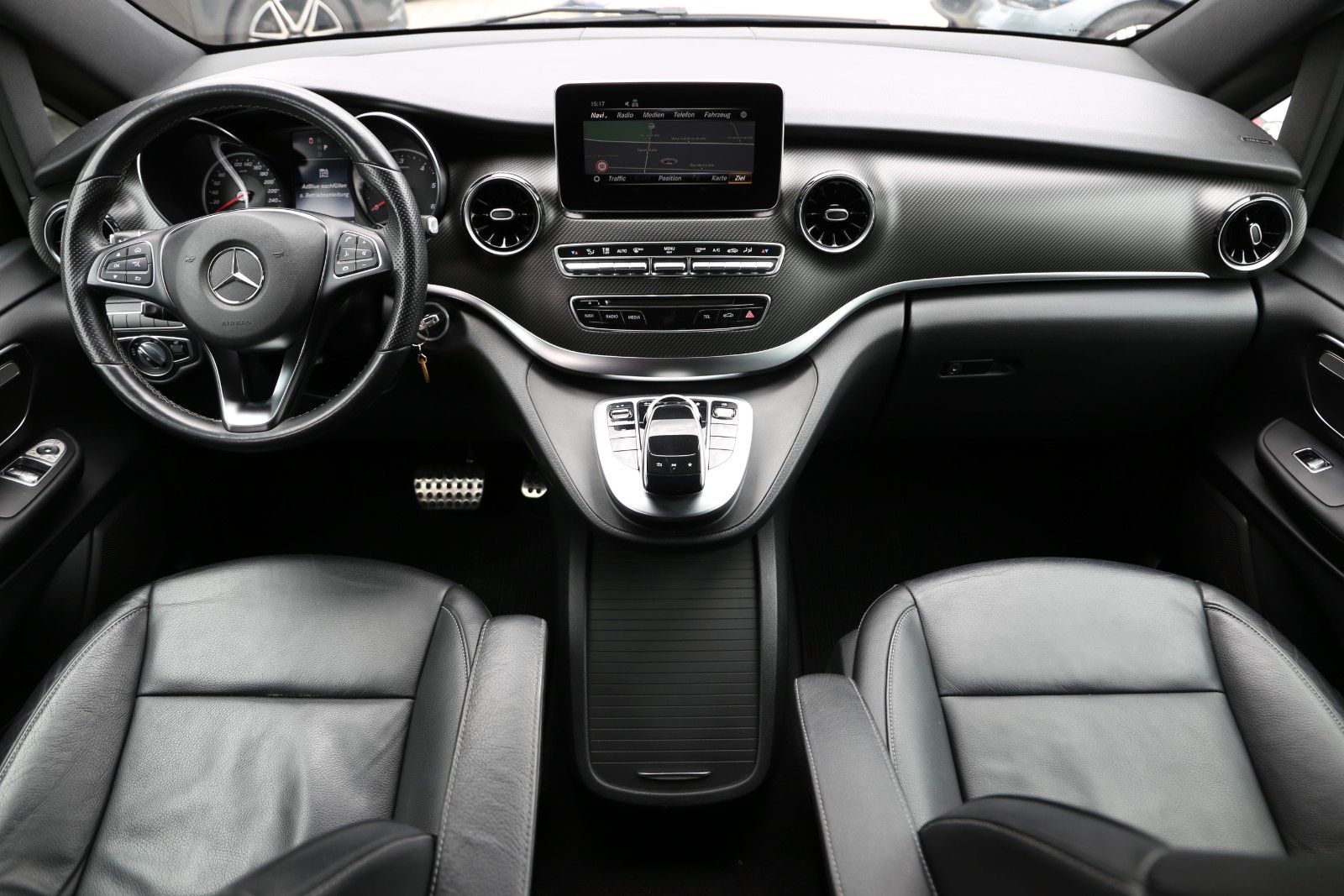 Fahrzeugabbildung Mercedes-Benz V 250d AMG Line
