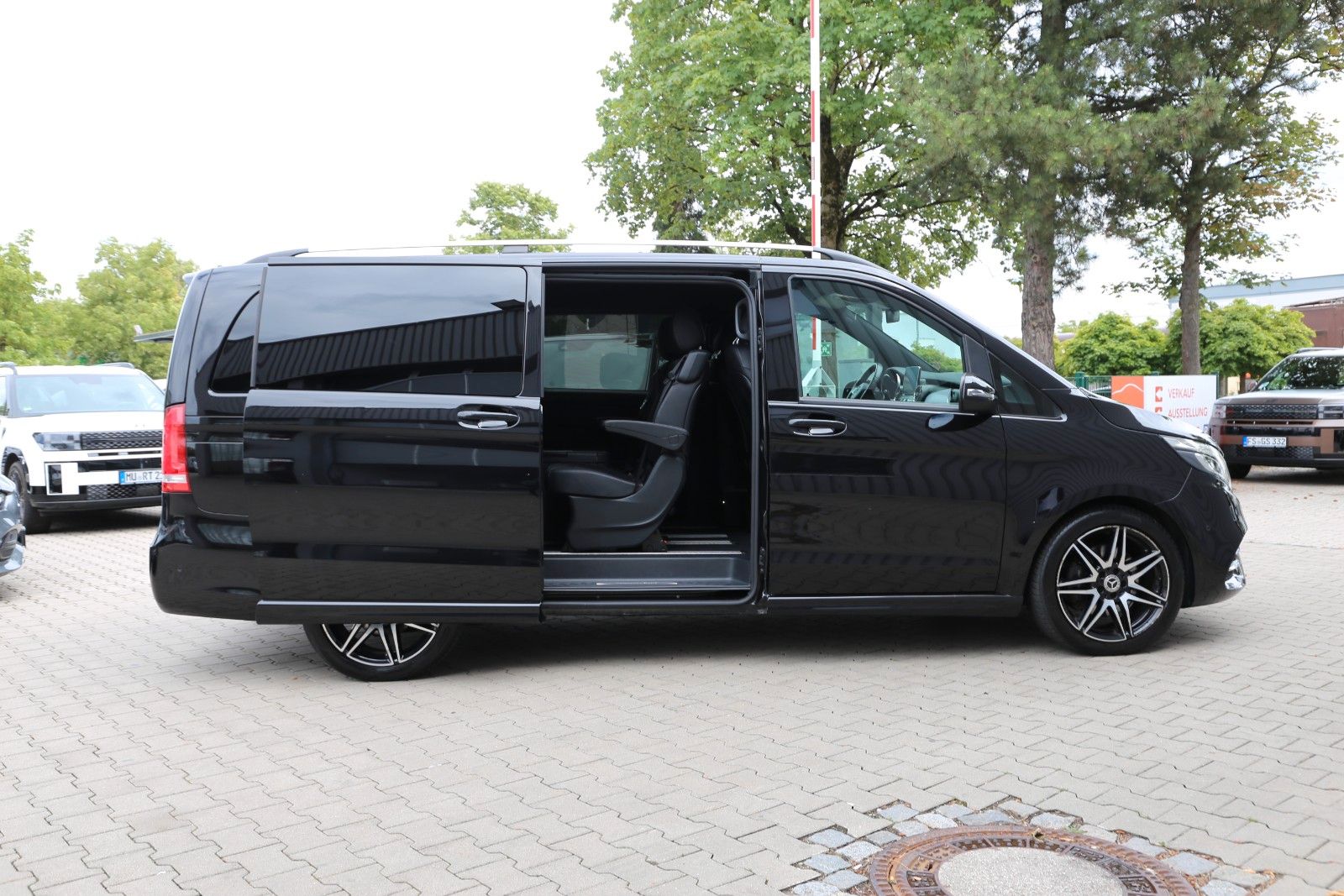 Fahrzeugabbildung Mercedes-Benz V 250d AMG Line