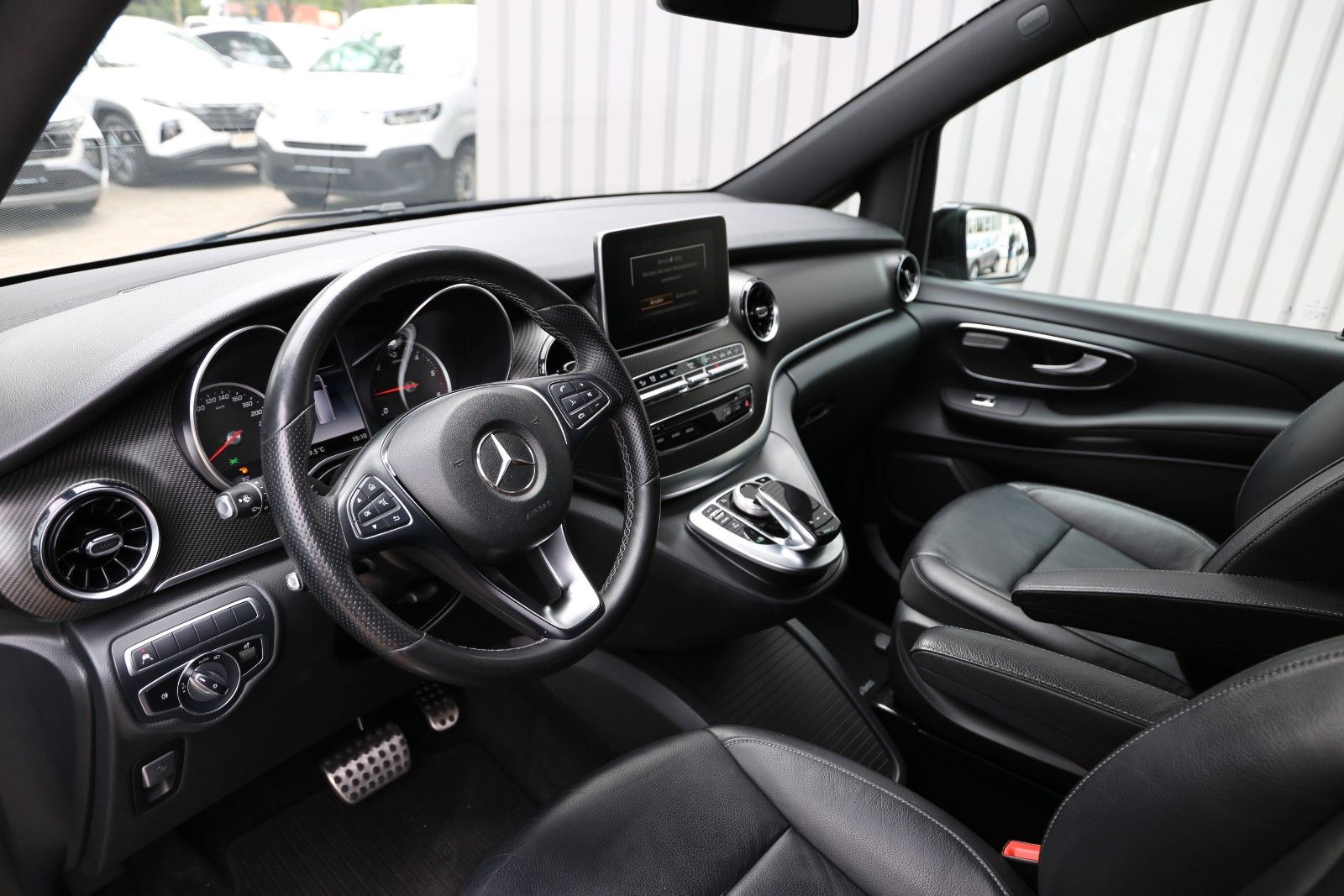 Fahrzeugabbildung Mercedes-Benz V 250d AMG Line