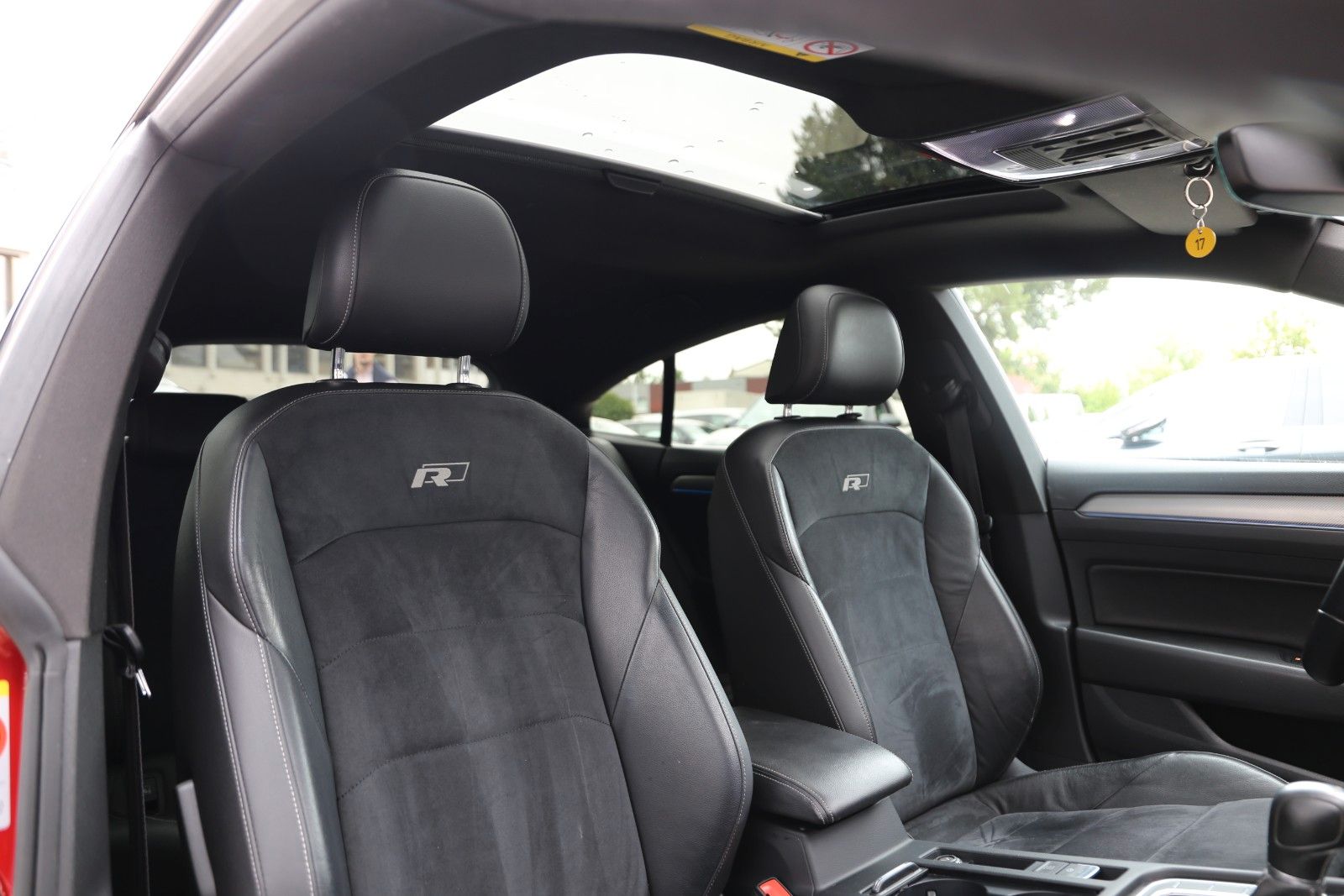 Fahrzeugabbildung Volkswagen Arteon 2.0 TSI R-LINE