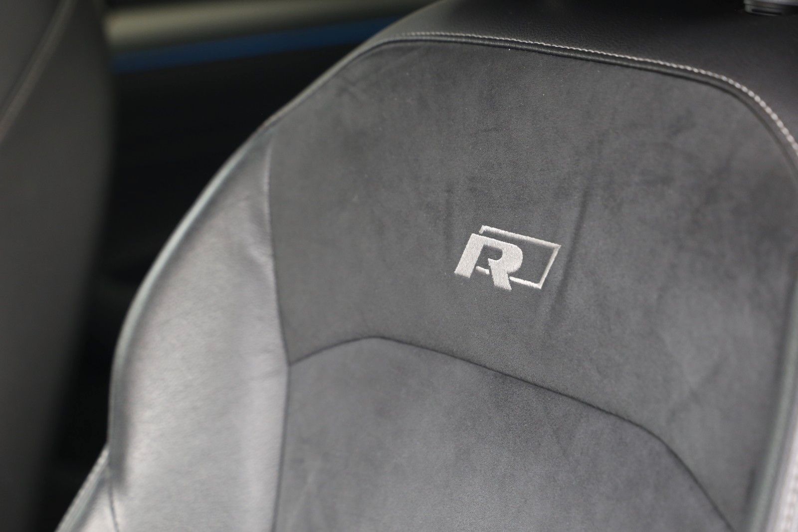 Fahrzeugabbildung Volkswagen Arteon 2.0 TSI R-LINE
