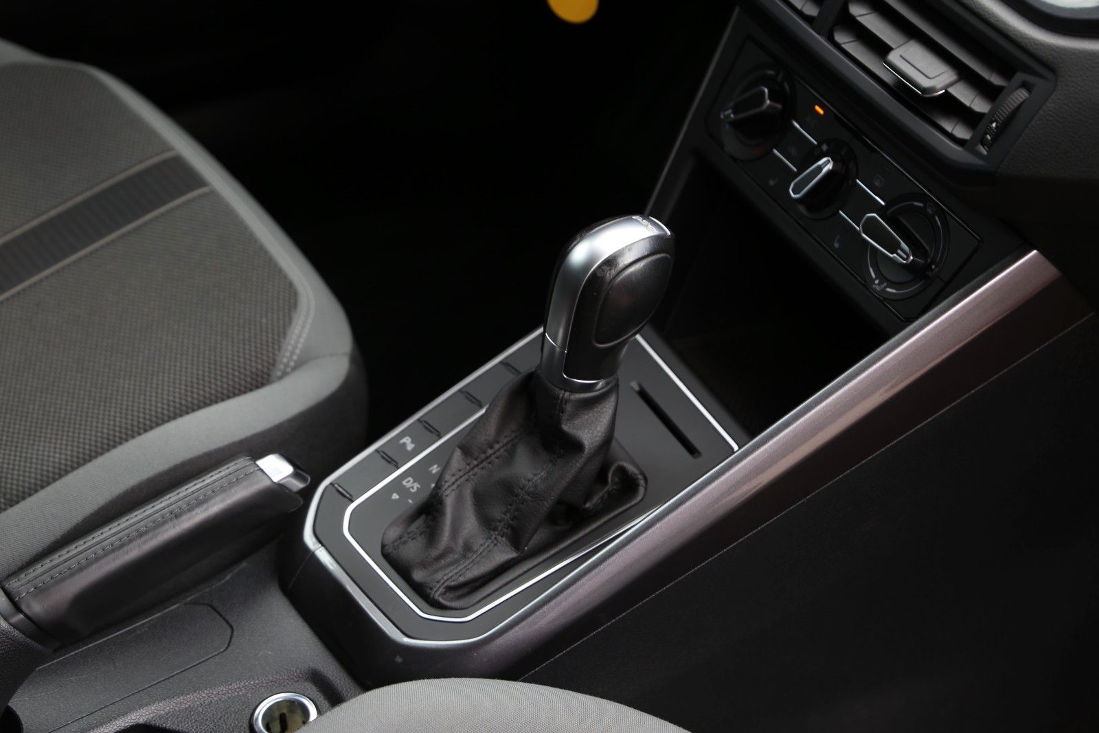 Fahrzeugabbildung Volkswagen Polo VI*95 PS*DriveAssist*Blth*ParkAssist