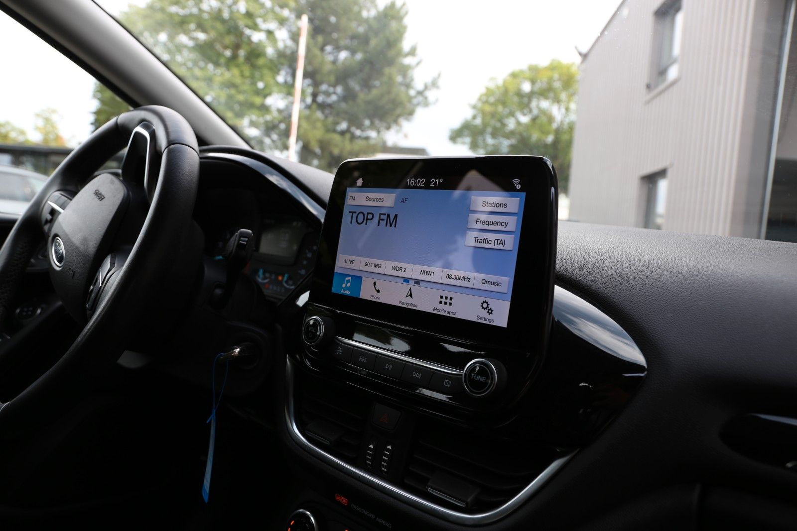 Fahrzeugabbildung Ford Fiesta*Navi*ParkAssist*Blth*Klima
