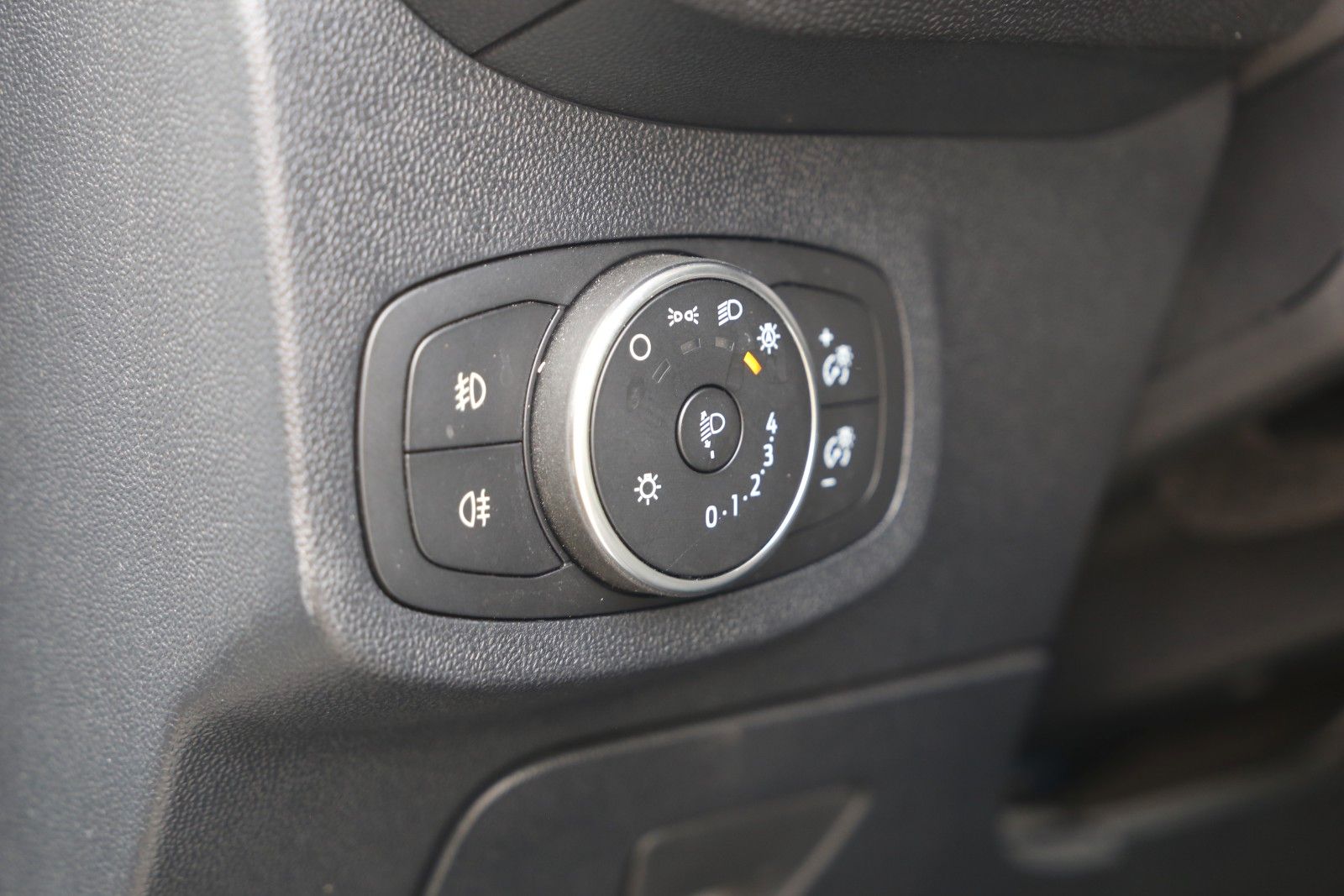 Fahrzeugabbildung Ford Fiesta*Navi*ParkAssist*Blth*Klima