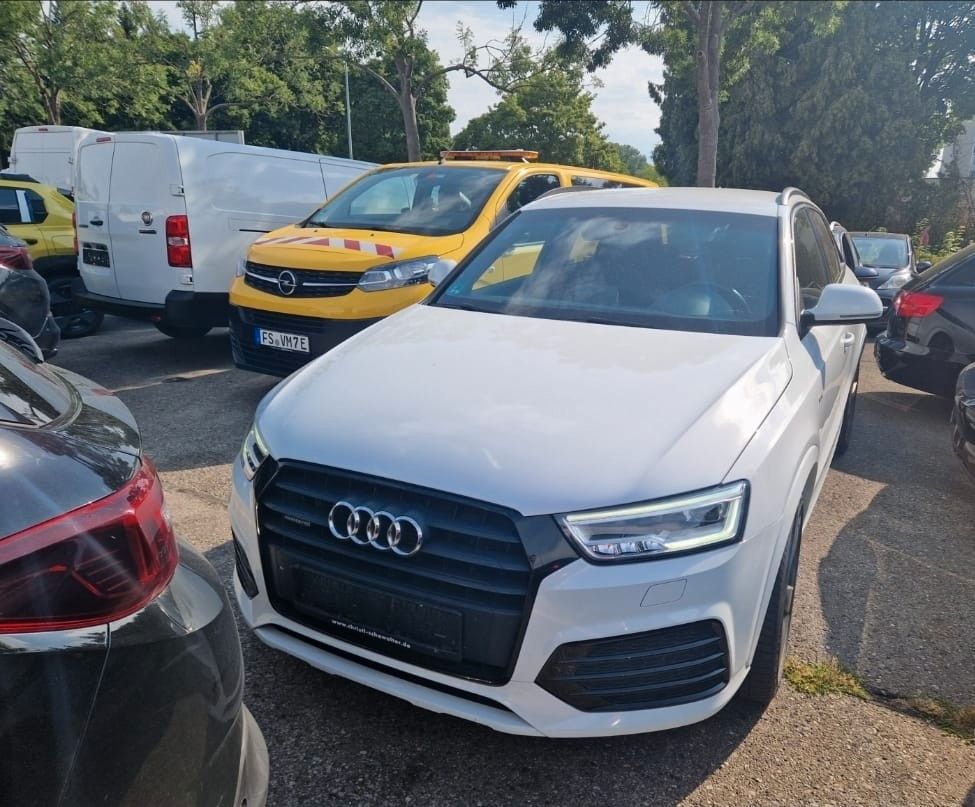 Audi Q3 design quattro*S-Line*