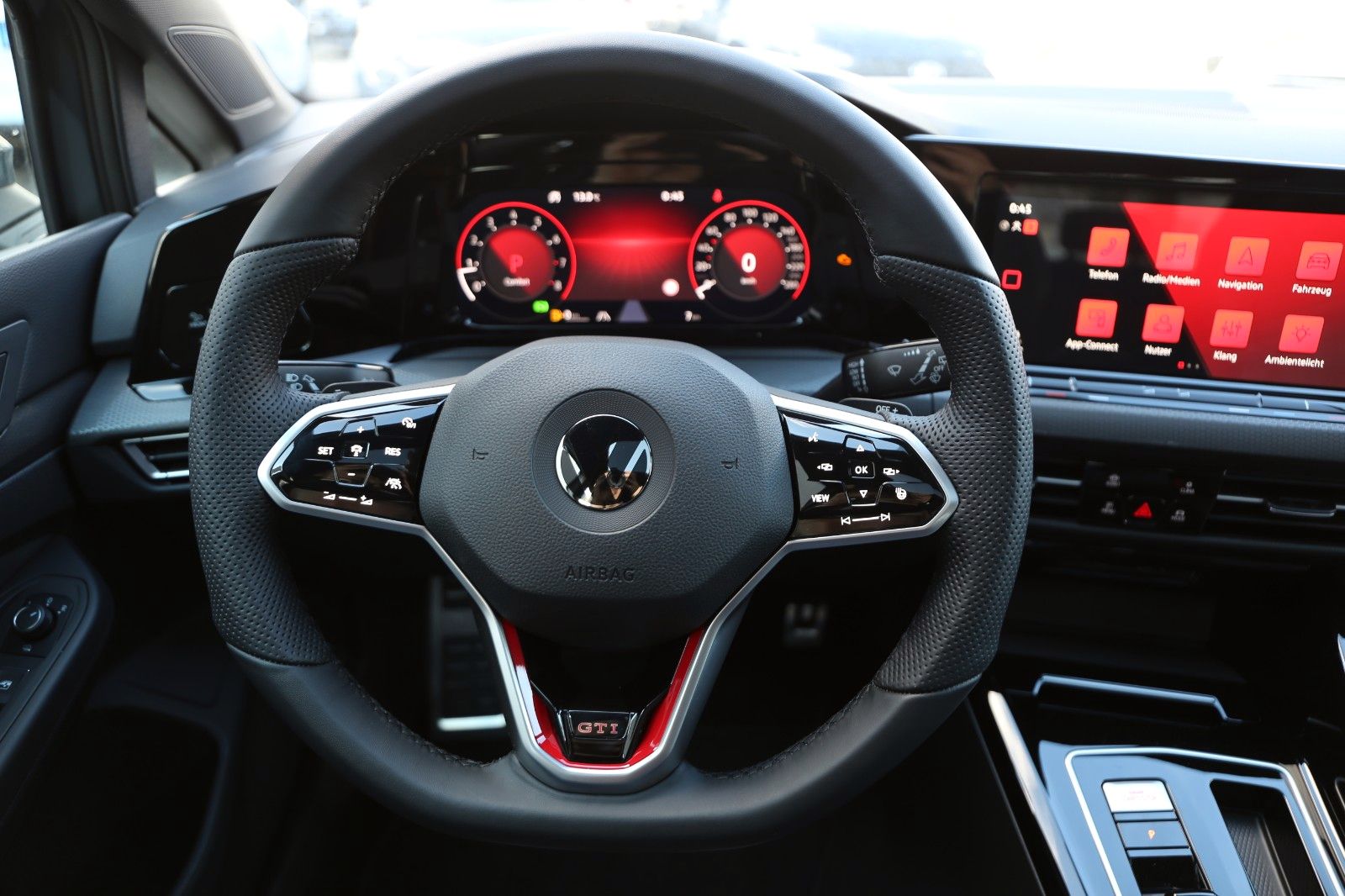 Fahrzeugabbildung Volkswagen Golf VIII 2.0 180kW 19" VIRTUAL KAM
