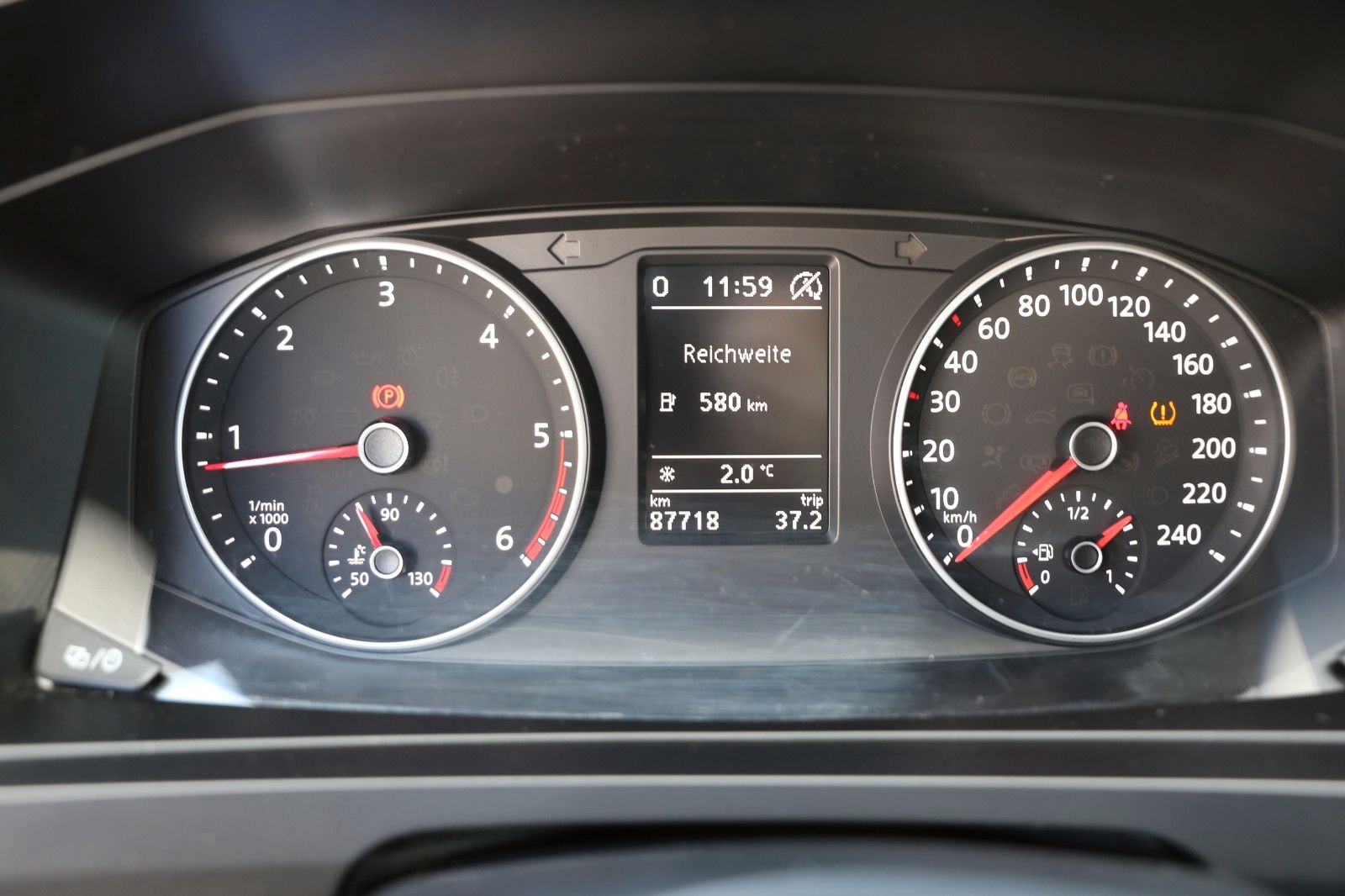 Fahrzeugabbildung Volkswagen T6 2.0 TDI Caravelle Comfortline 9-SITZER