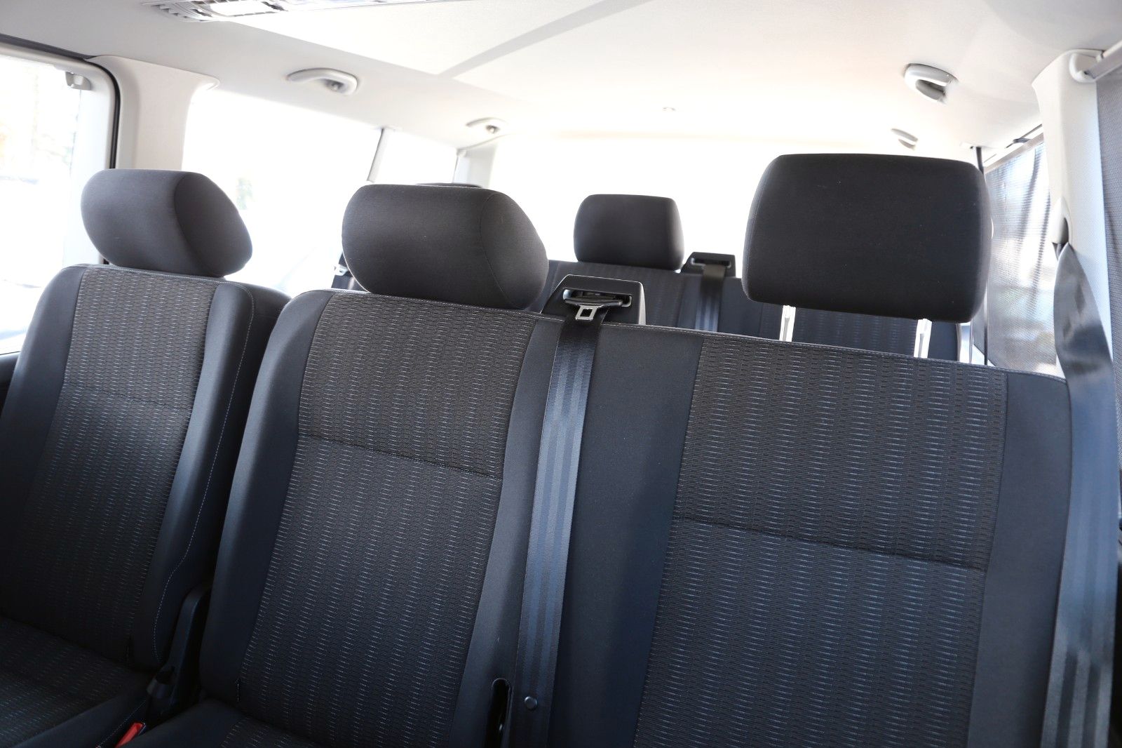 Fahrzeugabbildung Volkswagen T6 2.0 TDI Caravelle Comfortline 9-SITZER