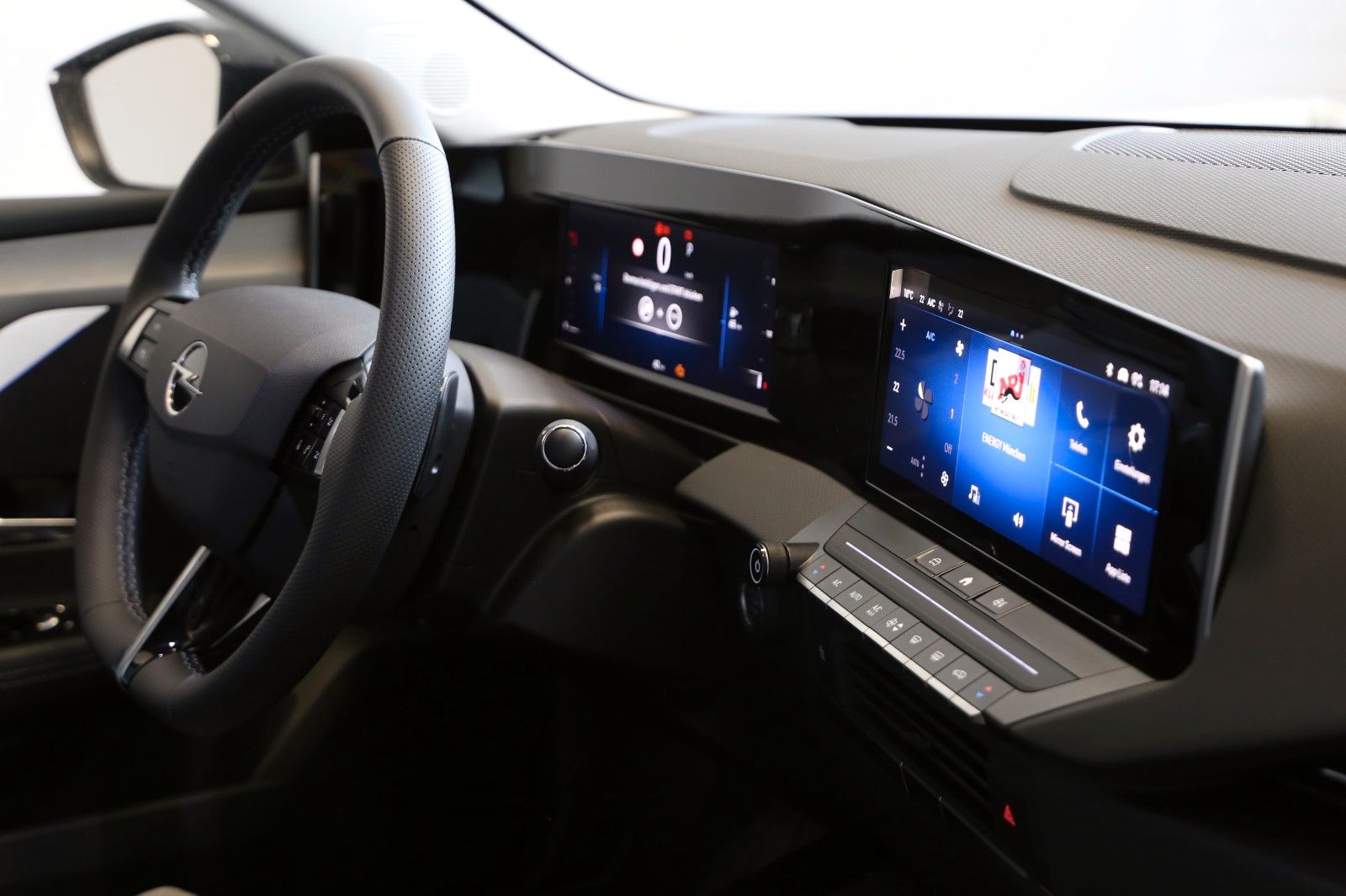Fahrzeugabbildung Opel Astra 1.2  ELEGANCE  / KAMERA 180° LED APPLE